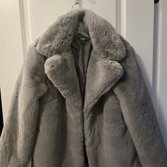 Missguided + Jackets & Blazers - Women's Gray Faux Fur Coat